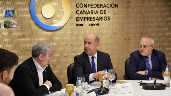 Imagen de la reunión mantenida entre Fernando Clavijo y la Confederación Canaria de Empresarios.