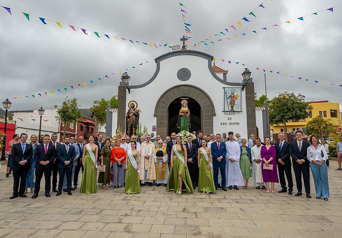 Foto de familia de la celebración del día grande San Isidro.