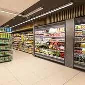 Interior de un supermercado de Hiperdino.