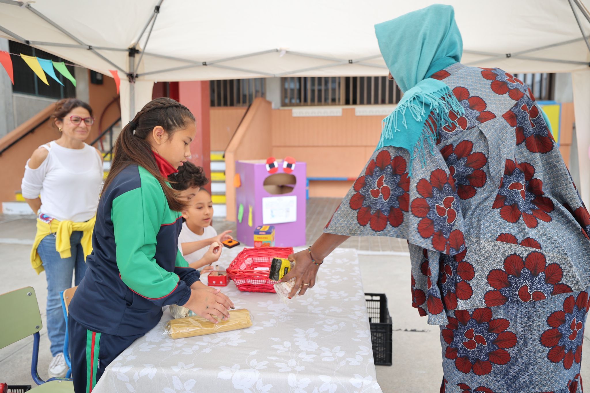 El CEIP García Lorca celebra un mercadillo solidario
