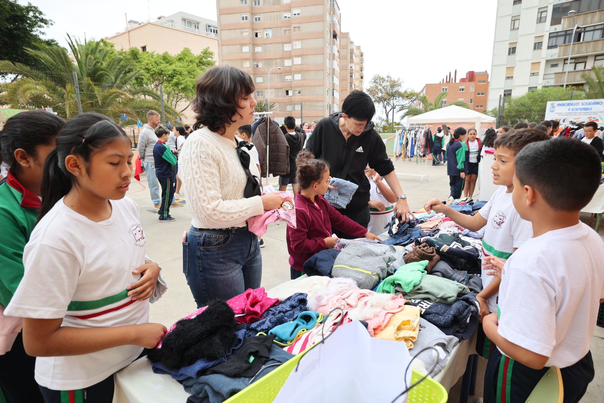 El CEIP García Lorca celebra un mercadillo solidario