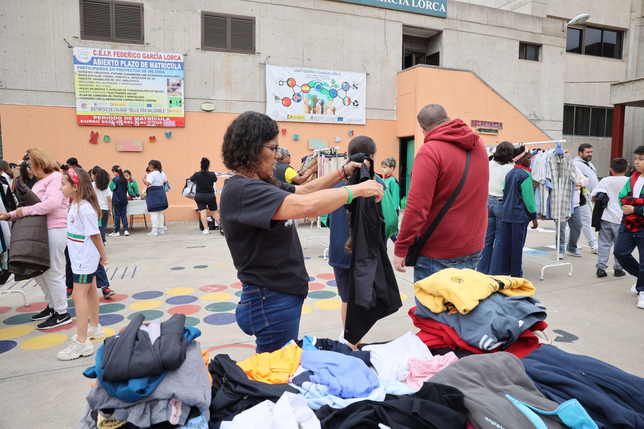 El CEIP García Lorca celebra un mercadillo solidario