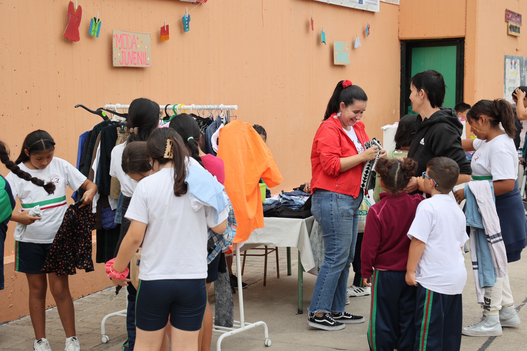 El CEIP García Lorca celebra un mercadillo solidario