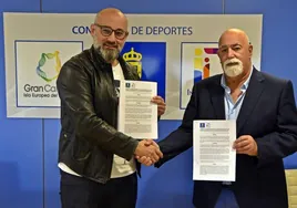 Aridany Romero y Enrique Rodríguez, tras la firma del convenio.