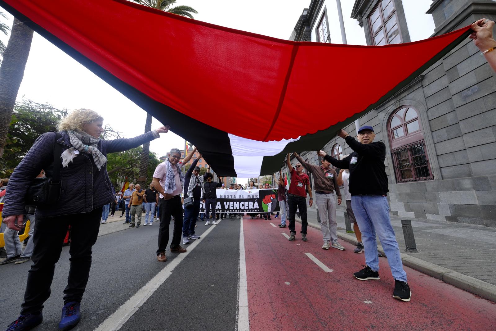 La manifestación a favor de Palestina en Las Palmas de Gran Canaria, en imágenes