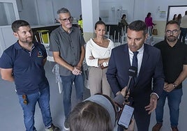 Autoridades en la visita al nuevo albergue.