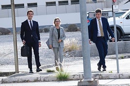 La llegada de Conchi Narváez a los juzgados de Maspalomas, en imágenes