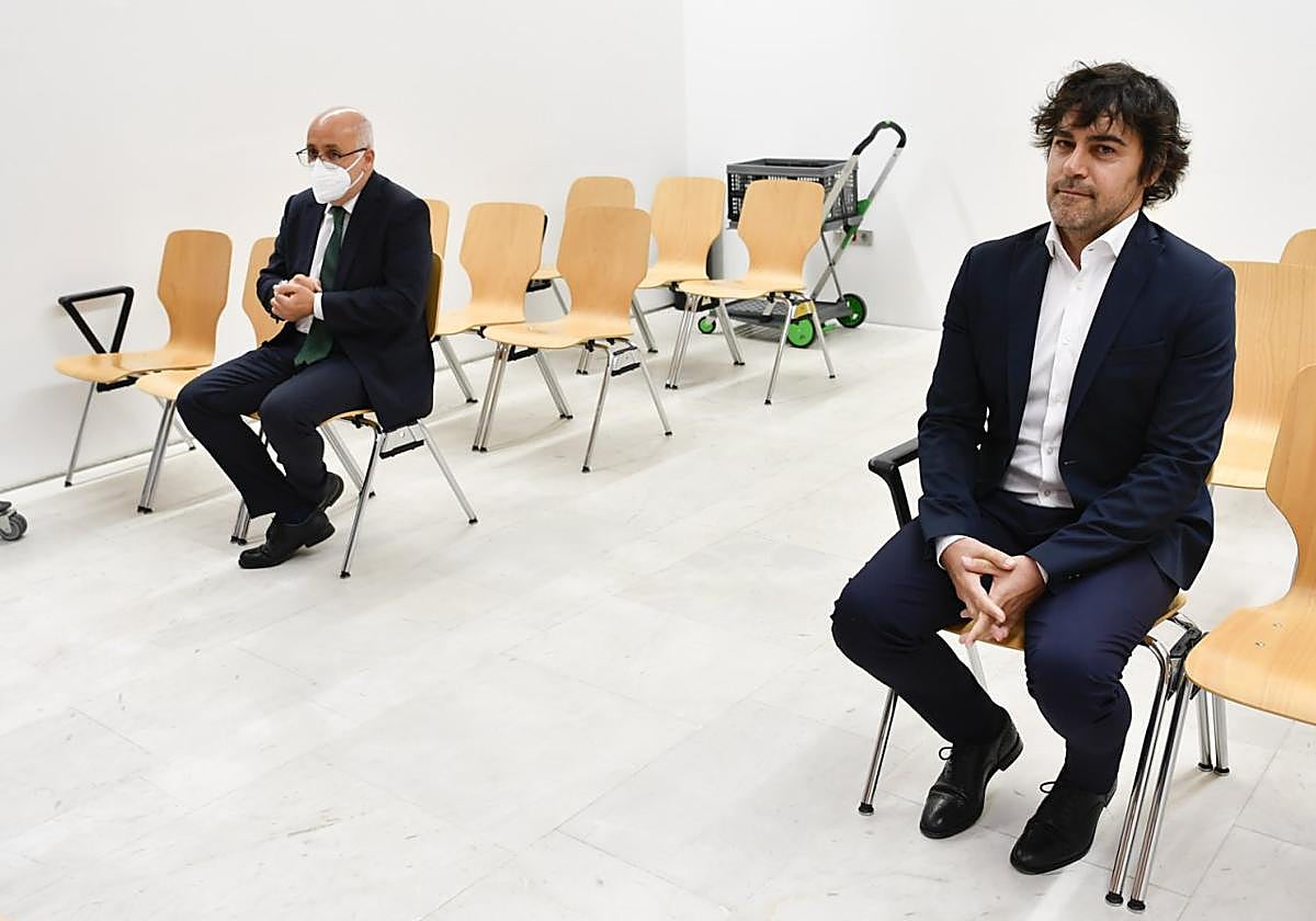 Antonio Morales (izquierda) y Christian Roig Puig, durante el juicio celebrado en 2022.
