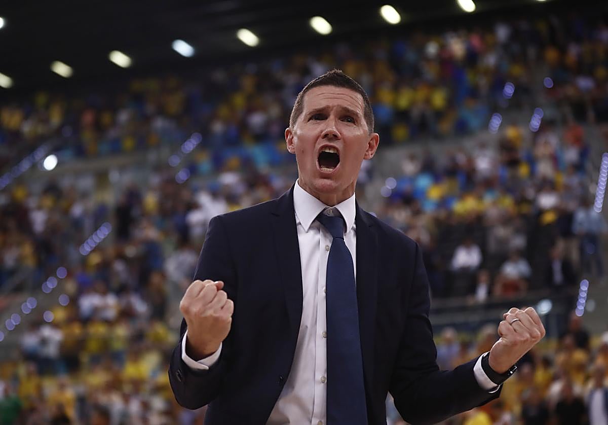 Jaka Lakovic celebra una victorias en el Gran Canaria Arena.
