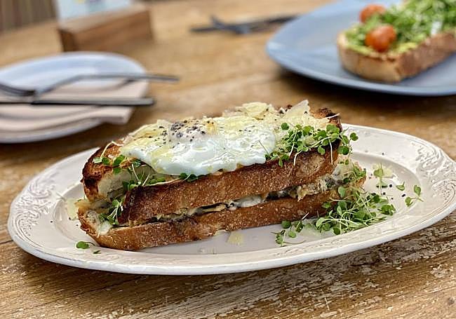 Sándwich croque madame de Nativo