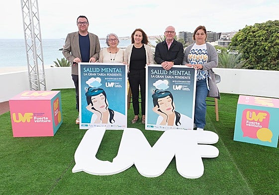 El consejero de Educación, Adargoma Hernández, la presidenta de Asomasamen, Ana Truijllo, la presidenta majorera Lola García, el vicerrector de la ULPGC José Miguel Alamo y la concejala de Educación, Rosa María Rodríguez, en la presentación de la 2ª edición de la UMF.