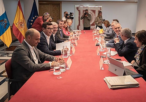 Imagen de la reunión de la comisión bilateral de abril entre Canarias y el Estado.