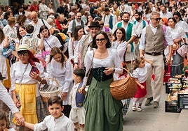 Imagen de la romería infantil por las calles del casco de Gáldar.