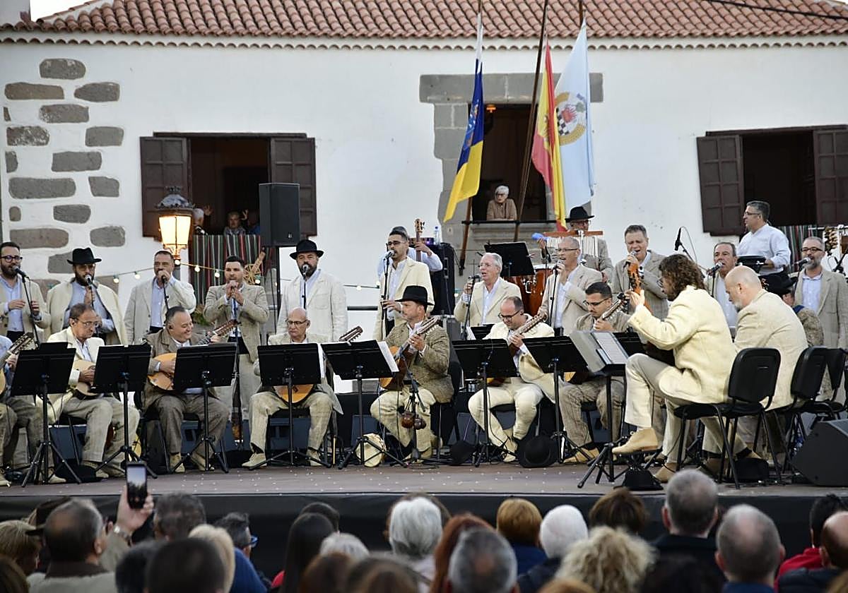 Los Gofiones celebran el Día de Canarias en Telde