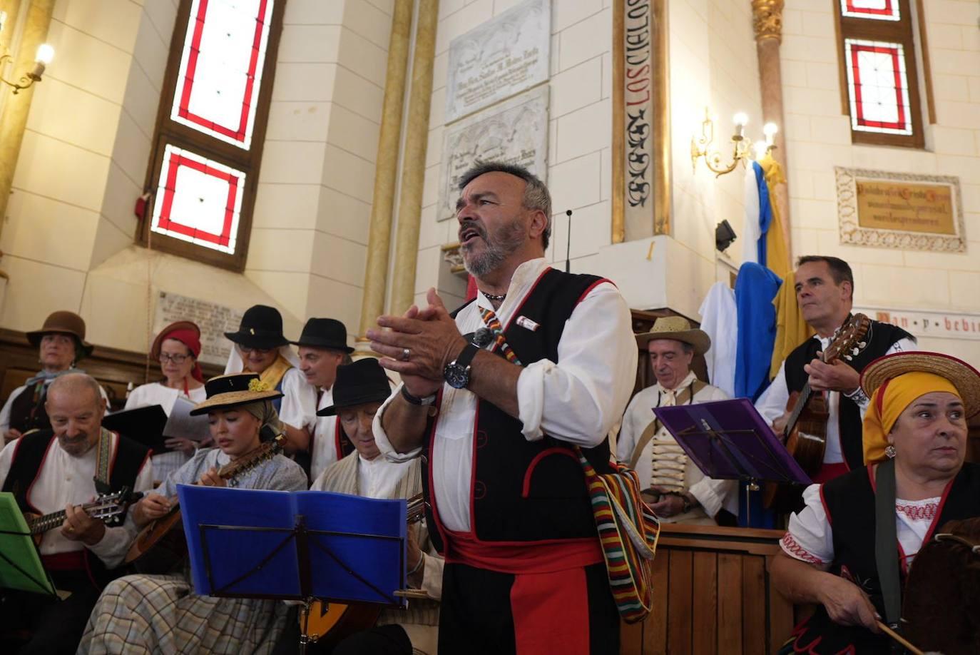 La romería por el Día de Canarias en Madrid, en imágenes