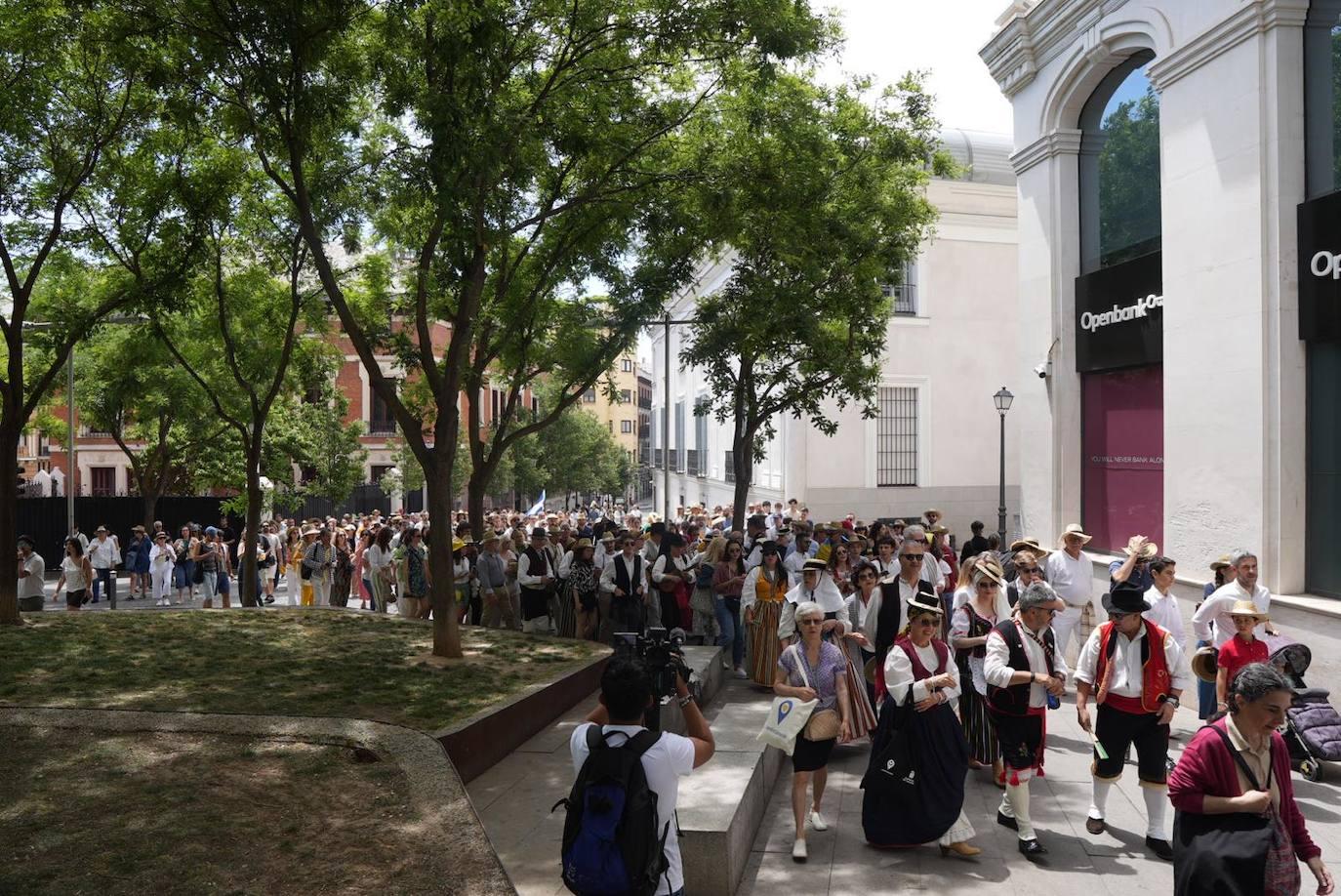 La romería por el Día de Canarias en Madrid, en imágenes