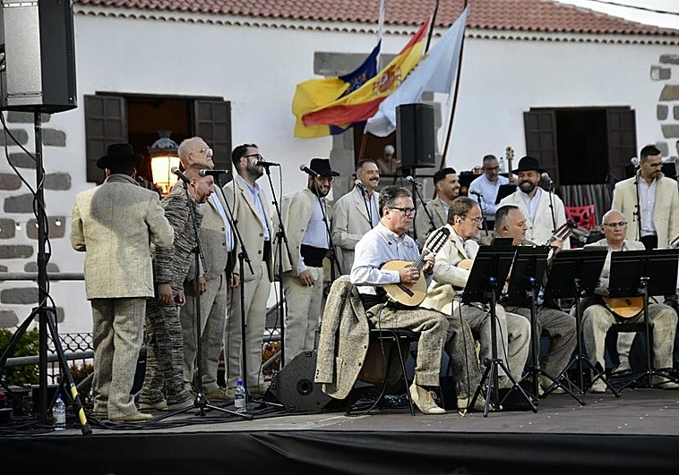 Imagen de Los Gofiones actuando en Telde este sábado.