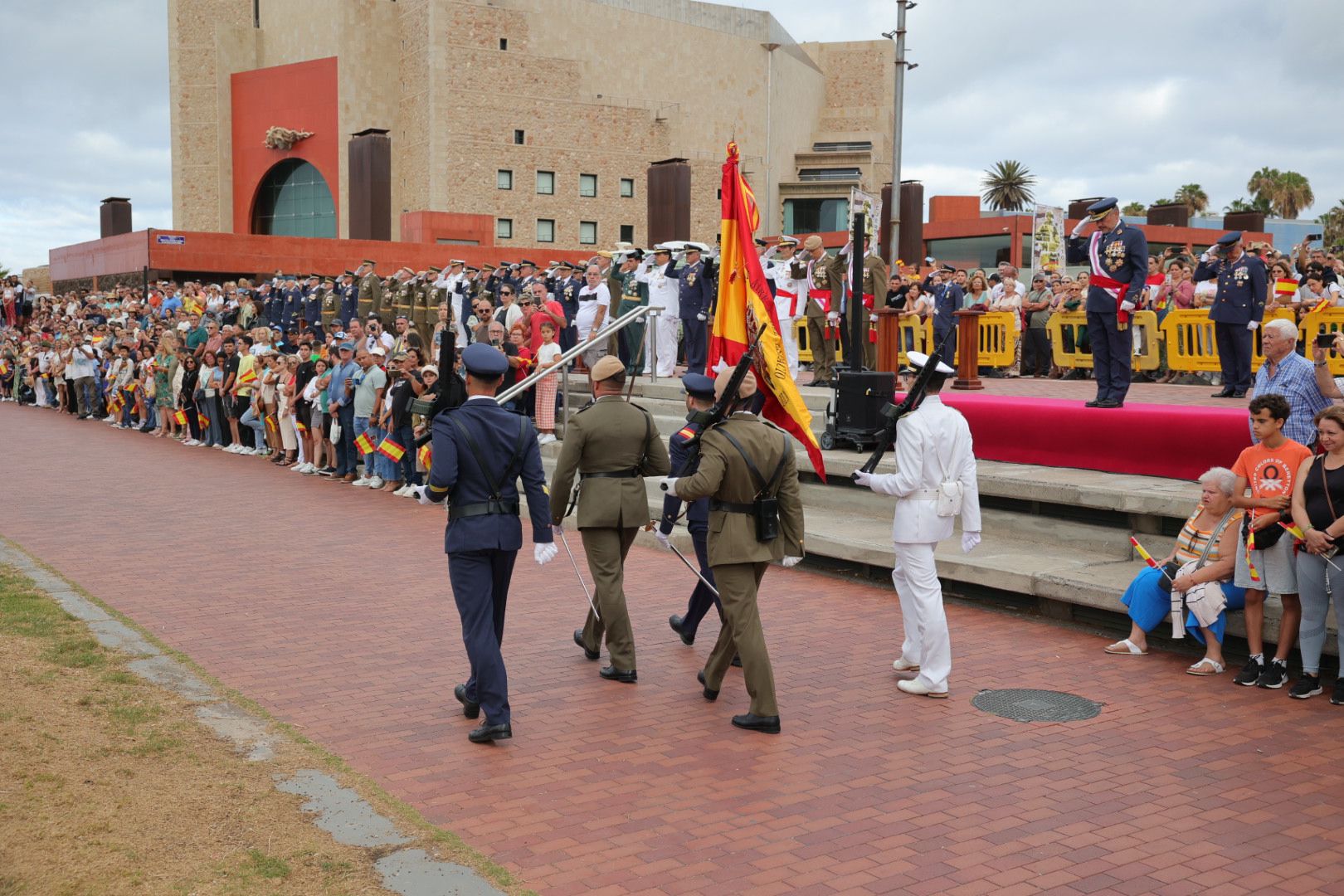 El desfile de las Fuerzas Armadas, en imágenes