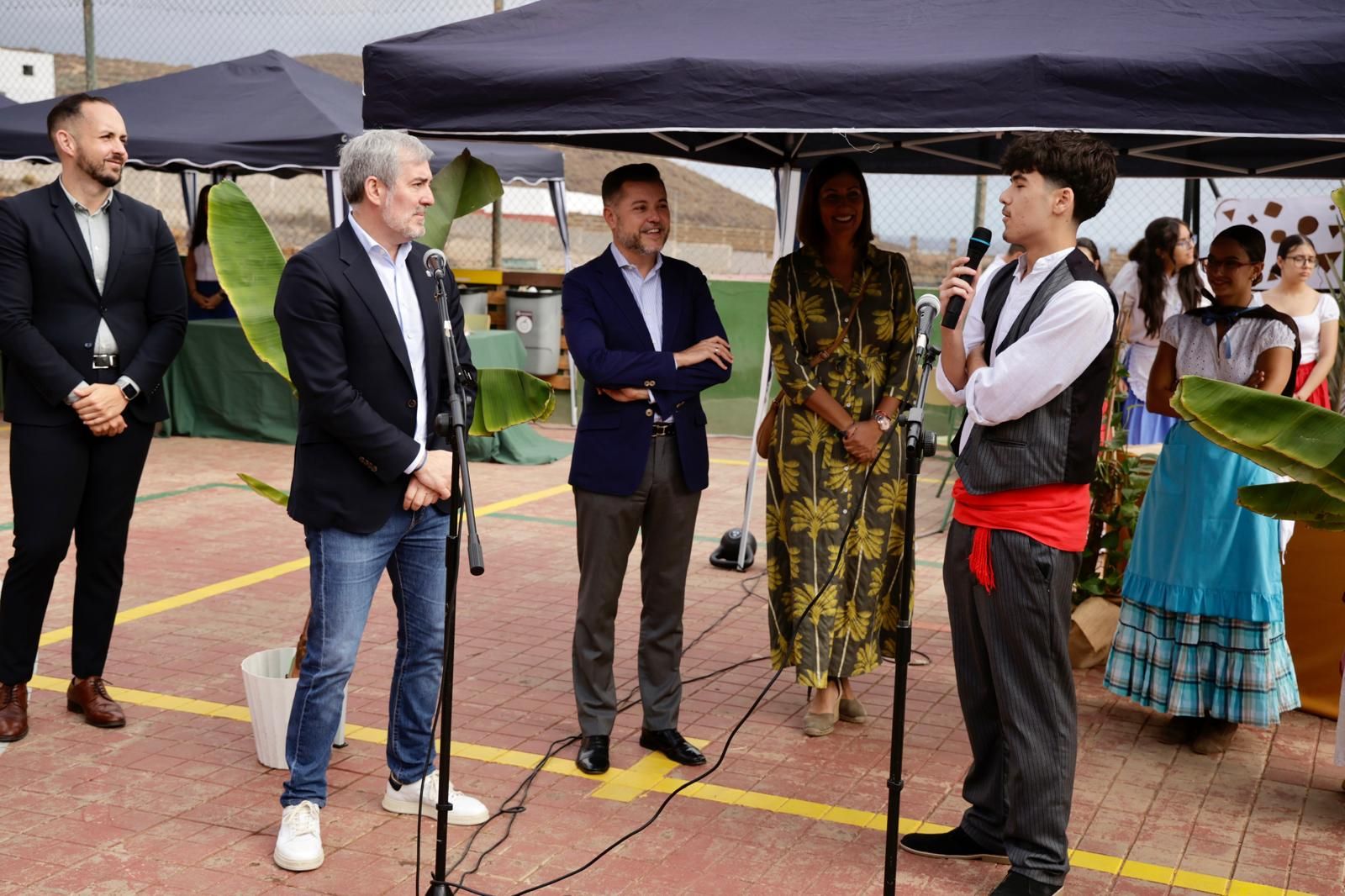 La visita de Clavijo al instituto de Enseñanza Secundaria Roque Amagro, en imágenes