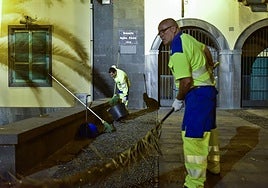 Imagen de archivo de un operativo de limpieza en Vegueta.