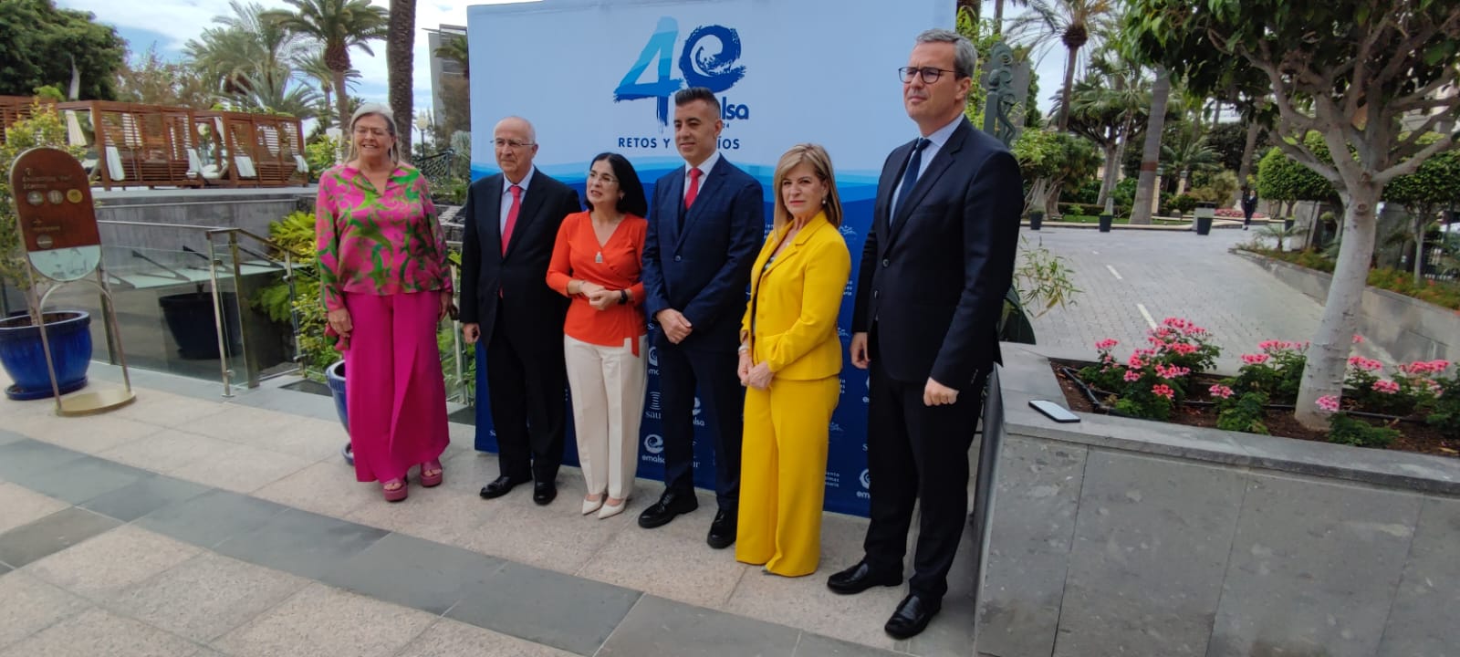 Mercedes Fernández-Couto (Emalsa), Francisco Hernández Spínola (concejal de Presidencia), Carolina Darias (alcaldesa), Nader Antar (Saur Internacional), Inmaculada Medina (edila de Aguas) y José María Argüelles (Gestagua).