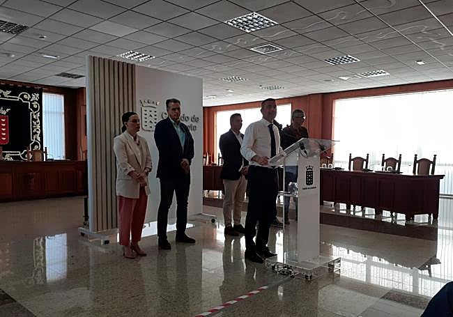 El presidente del Cabildo de Lanzarote, Oswaldo Betancort, este martes en rueda de prensa.