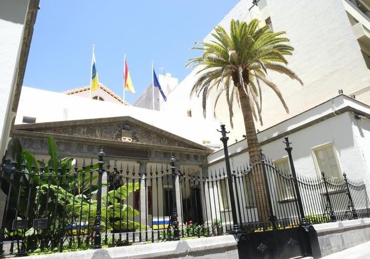 Fachada del Parlamento de Canarias.