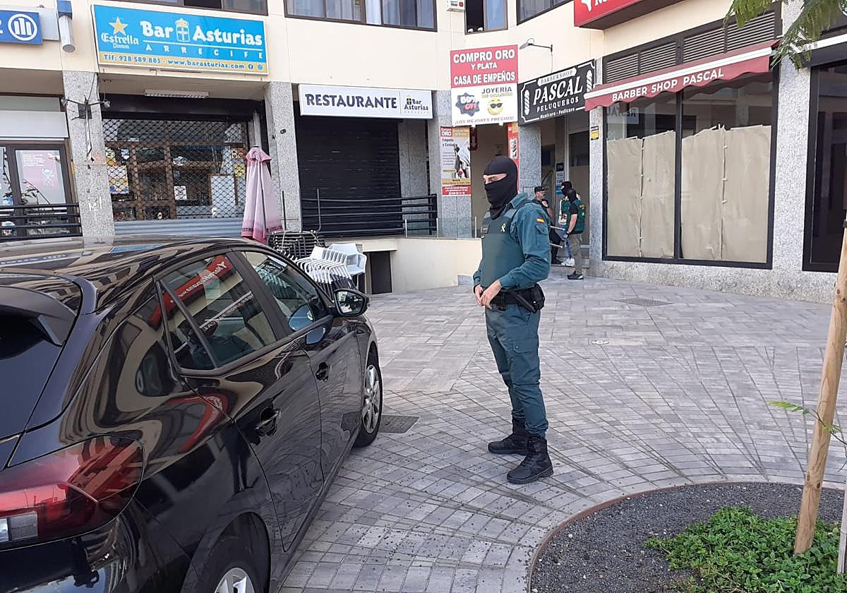Operativo en la avenida de Mancomunidad 5 de Arrecife.