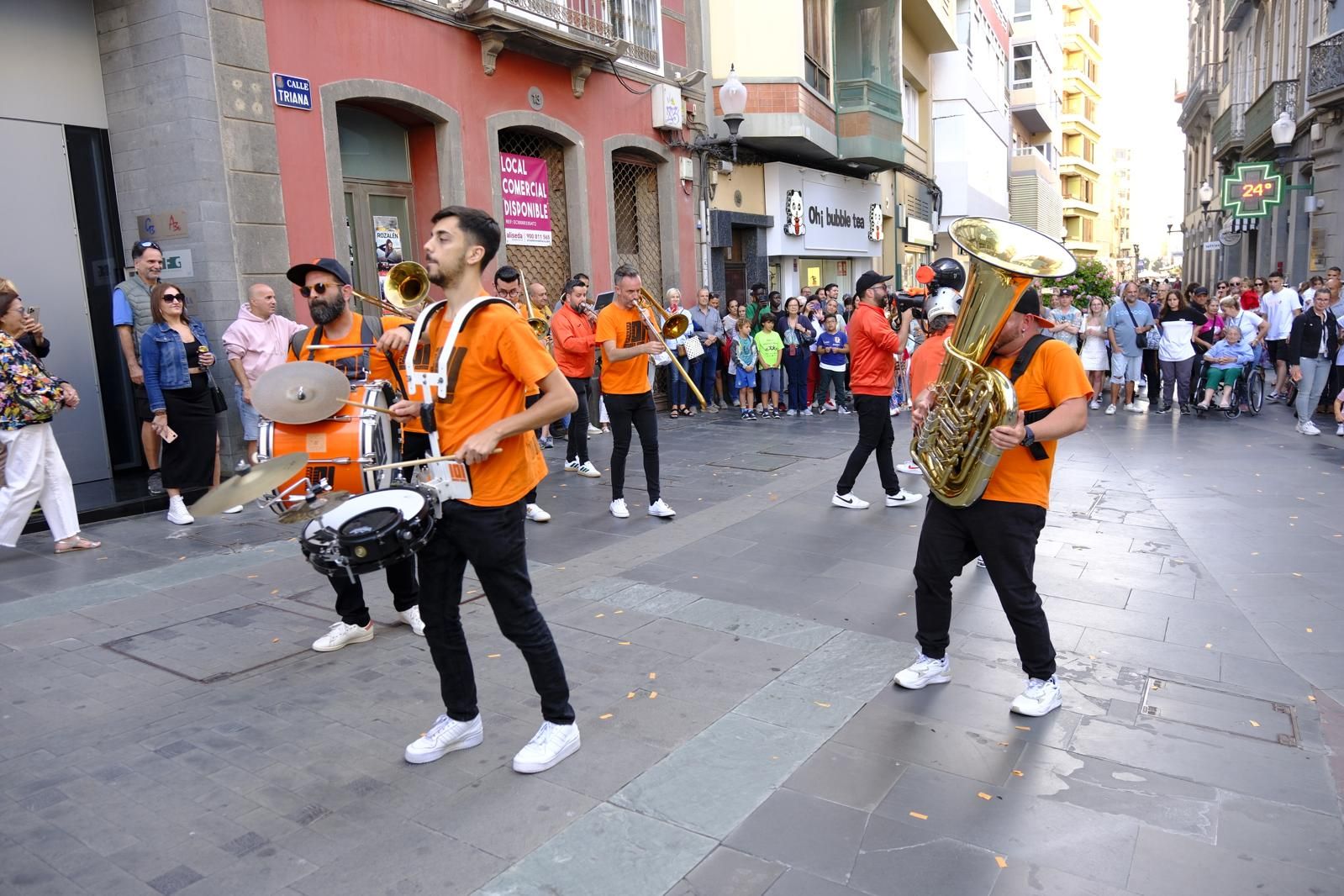 Música y alegría en el Pasacalles del Festival Canariona
