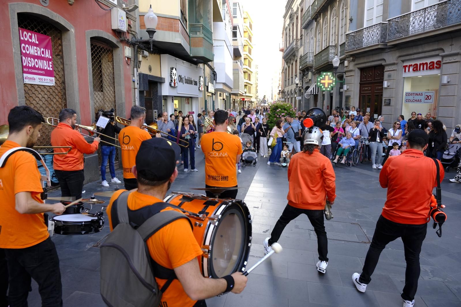 Música y alegría en el Pasacalles del Festival Canariona