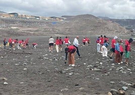 Los Ayuntamientos de Las Palmas de Gran Canaria y Telde limpian la playa de Bocabarranco con Mares Circulares