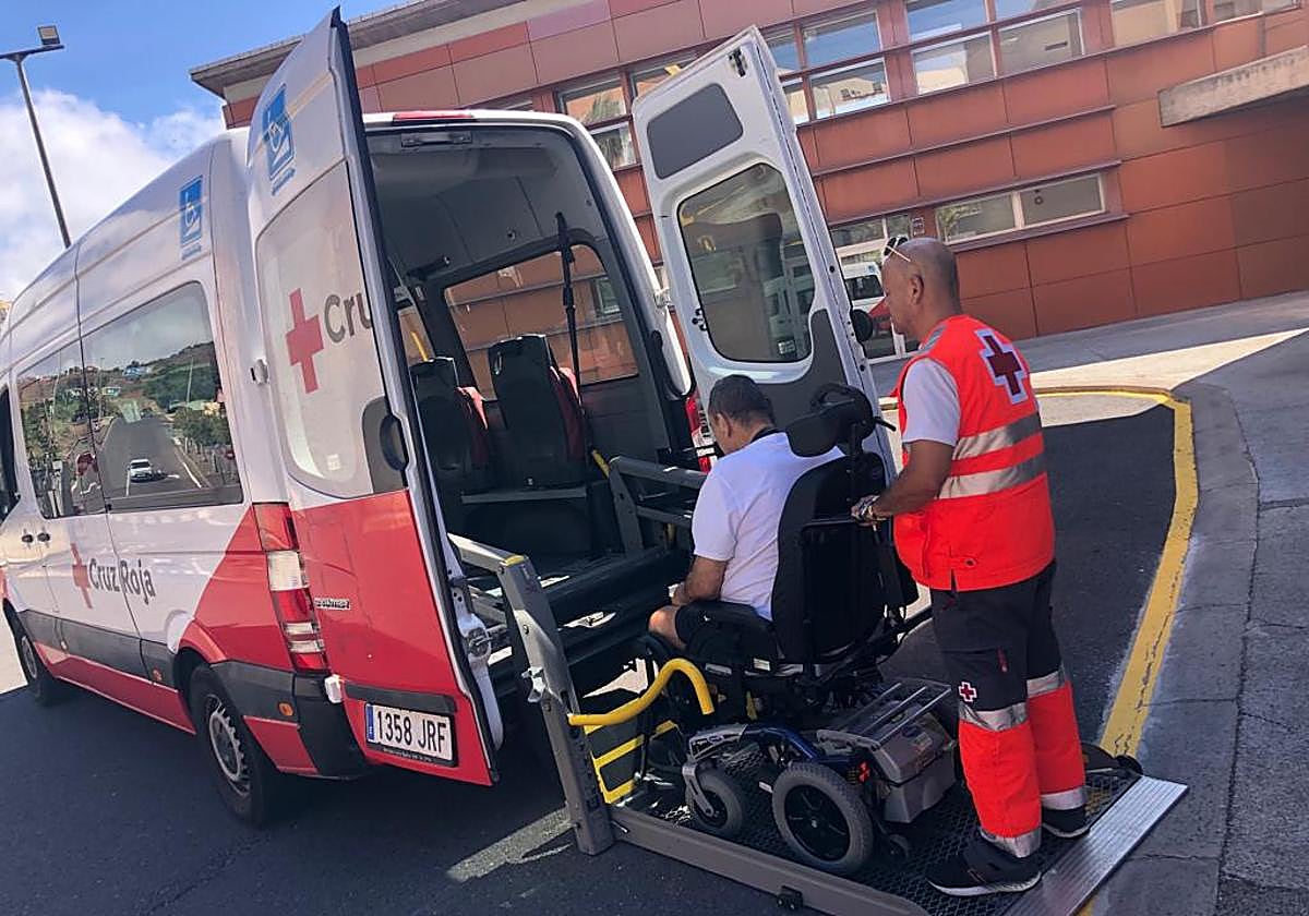 Servicio de transporte adaptado para PMR habilitado por Cruz Roja.