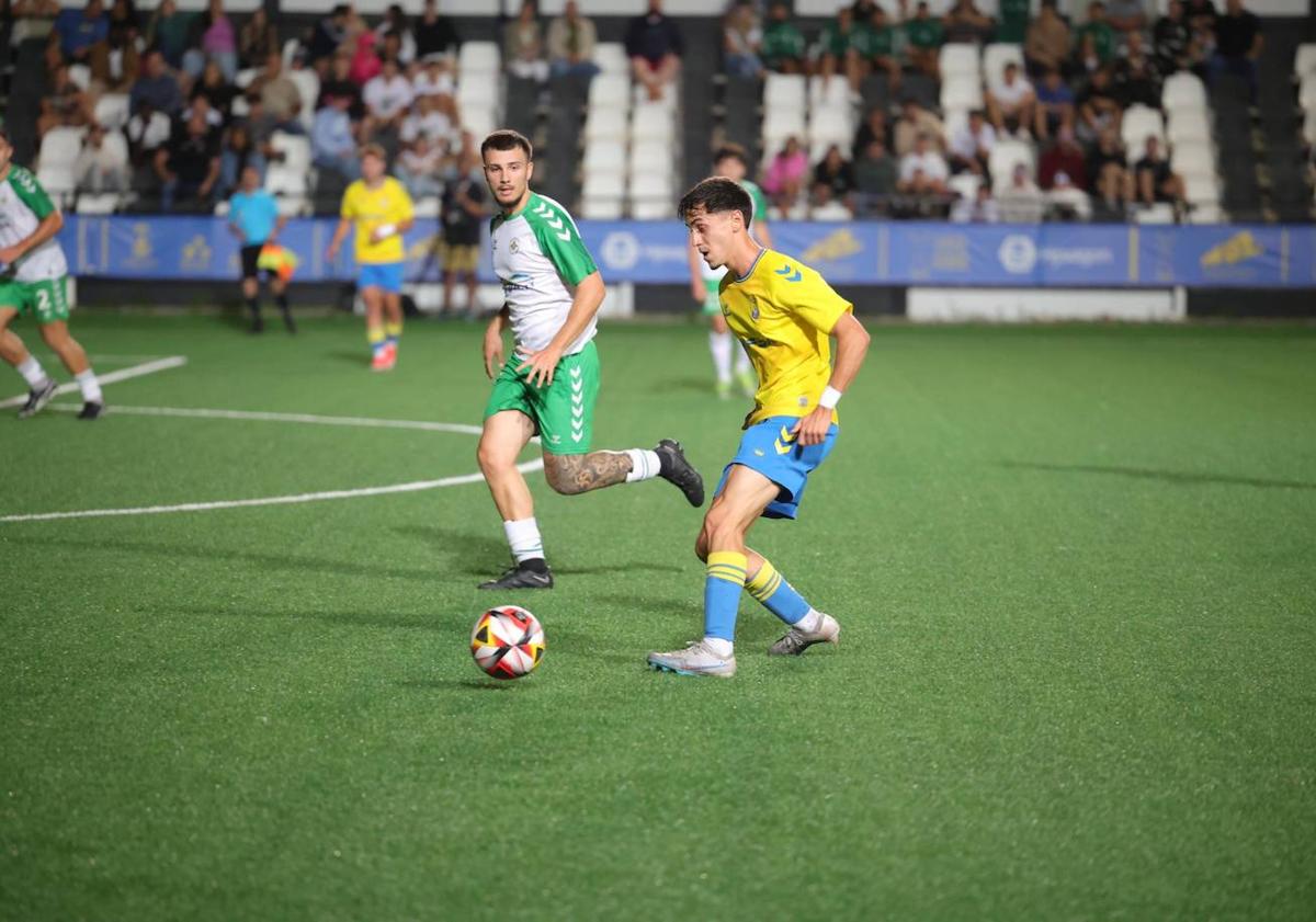 Imagen principal - Remontada y título para Las Palmas Atlético