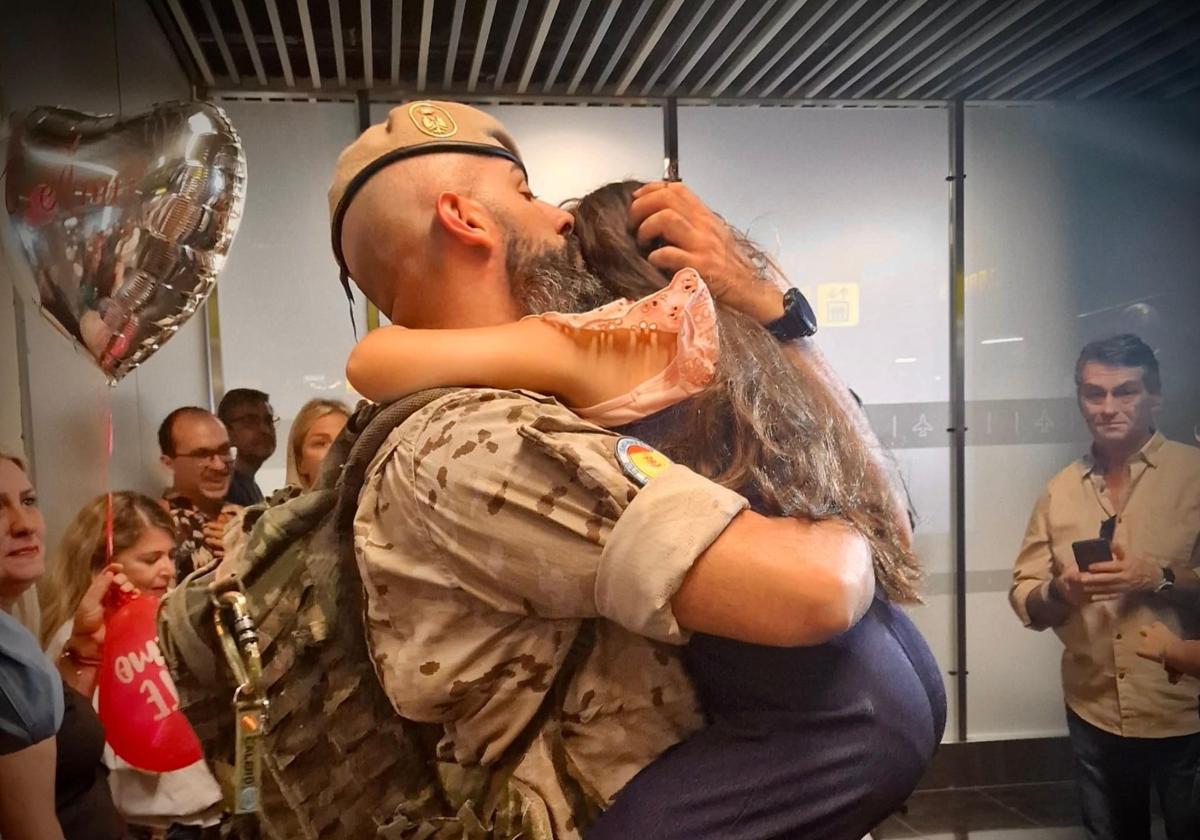 Emotivo regreso a Gran Canaria del contingente de Apoyo a Irak XIX