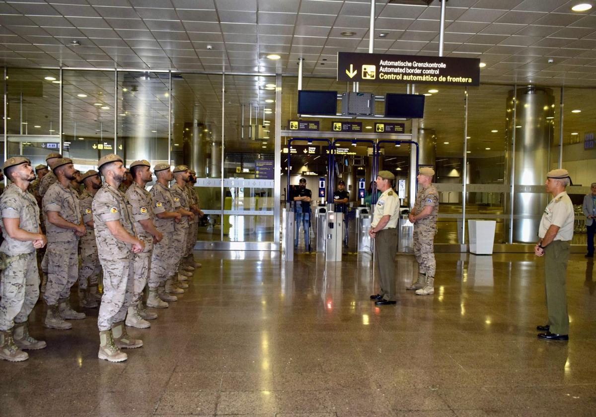 Imagen principal - Emotivo regreso a Gran Canaria del contingente de Apoyo a Irak XIX