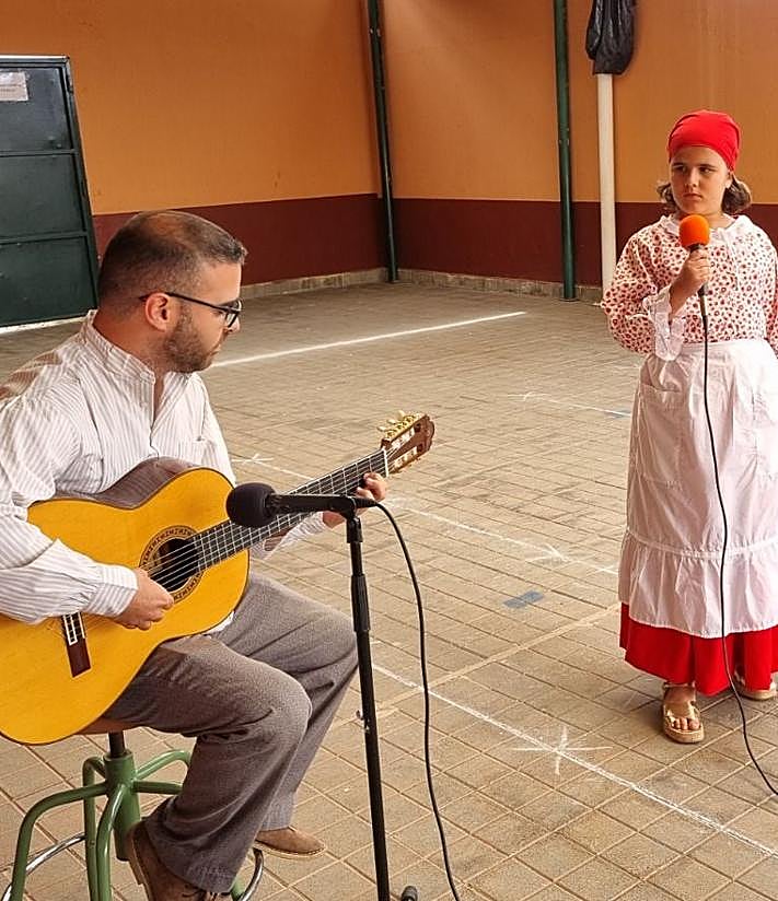 Imagen secundaria 2 - El CEIP Los Giles Celebra el Día de Canarias con Arte, Música y Tradiciones