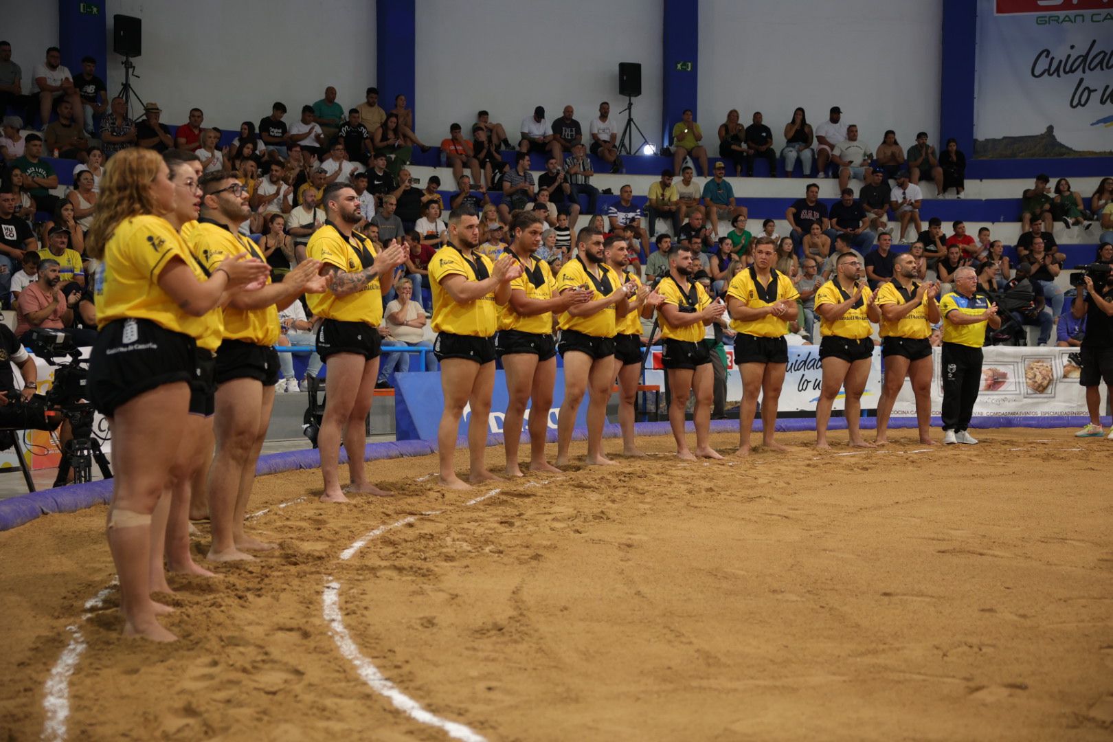 Las imágenes de la gran fiesta de la Luchada Institucional en Vecindario