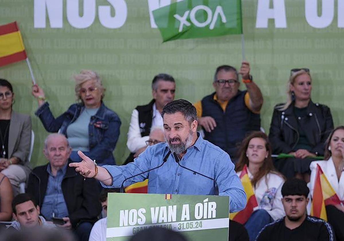 El presidente de Vox, Santiago Abascal, en el mitín de campaña en la capital grancanaria.