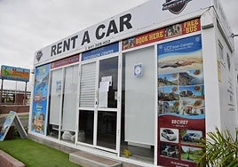 Uno de los contenedores precintados, el de Secret Cars.