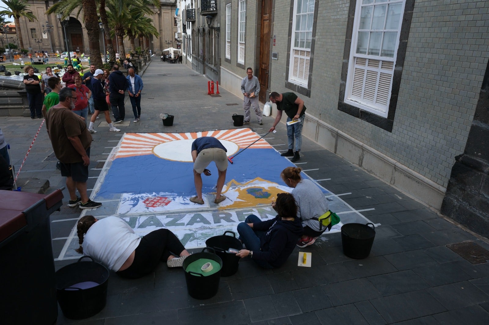 Flores, pasión y serrín en Vegueta