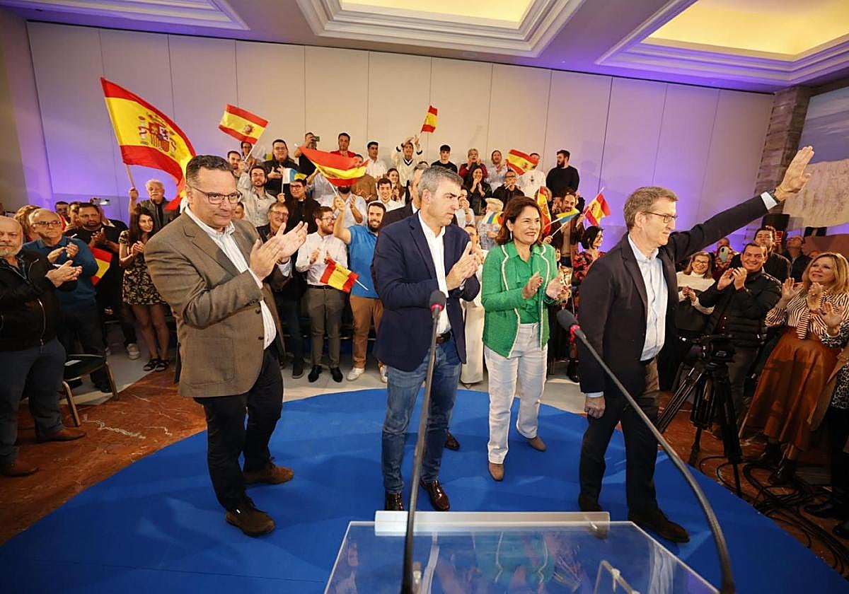 Poli Suárez, junto a otros líderes del PP canario, en acto electoral con Feijóo.