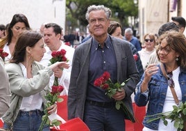 López Aguilar junto a Nira Fierro (i) este sábado en Tenerife.