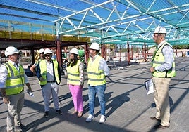 Visita de los ediles a las obras de Aldi.
