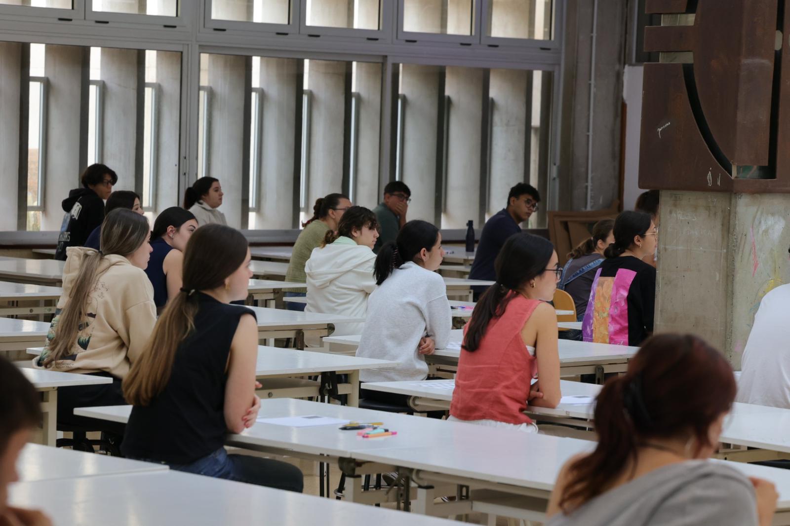 El inicio de las pruebas de la selectividad en Canarias, en imágenes