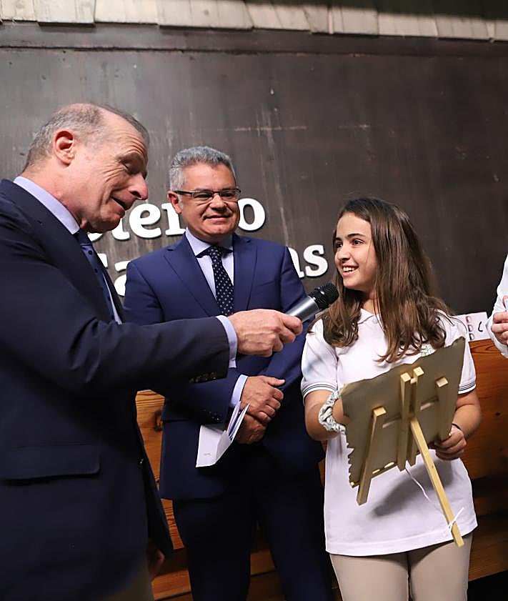 Imagen secundaria 2 - La alumna Paola María Gatto representará a Canarias en el 43º concurso ¿Qué es un rey para ti?