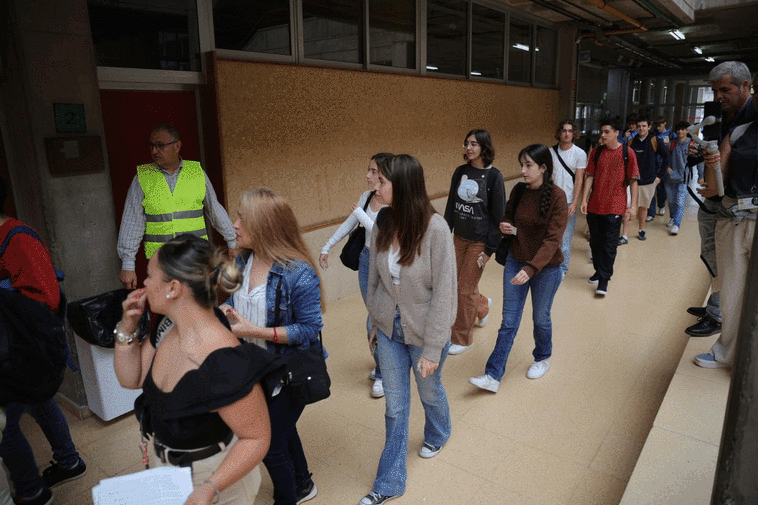 Una alumna canaria, en una de las pruebas celebradas este miércoles.