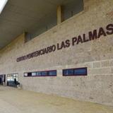 Un preso propina múltiples puñetazos a un funcionario de prisión de Las Palmas II