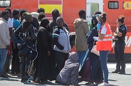 Nueva jornada de rescates en la Ruta Canaria con cinco pateras y 260 migrantes