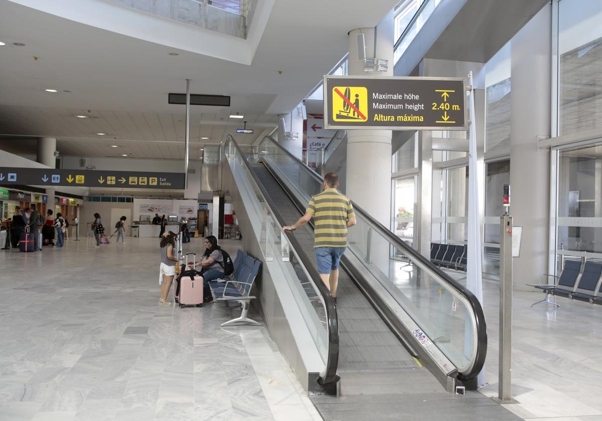 El aeropuerto recupera la movilidad en la terminal mayor