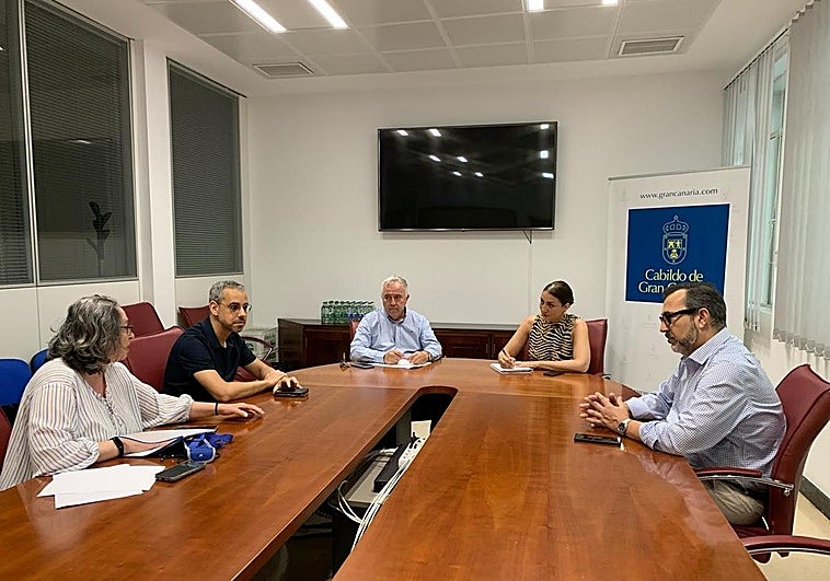 Reunión del Grupo de CC en el Cabildo con colectivos profesionales del sector sociosanitario.